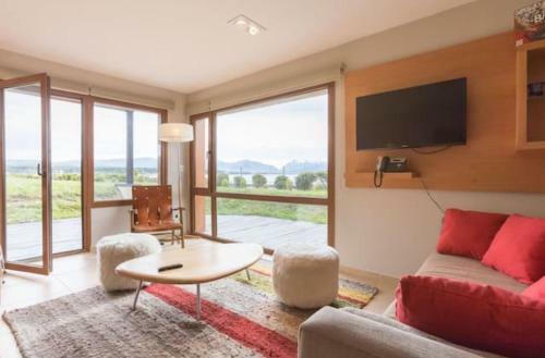 Lakefront One-bedroom Apartment