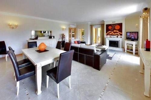 Villa Carisa Suites