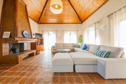 Alcantarilha Villa Sleeps 8 Air Con Wifi