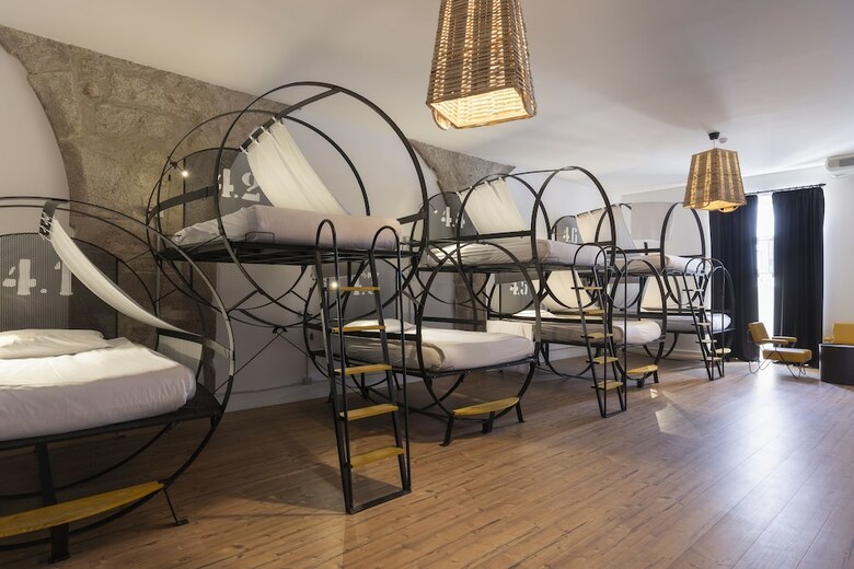 The House Of Sandeman - Hostel & Suites