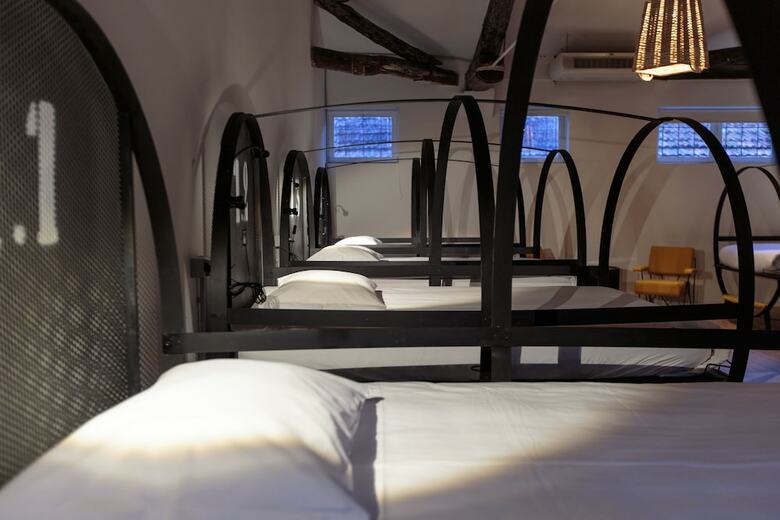 The House Of Sandeman - Hostel & Suites
