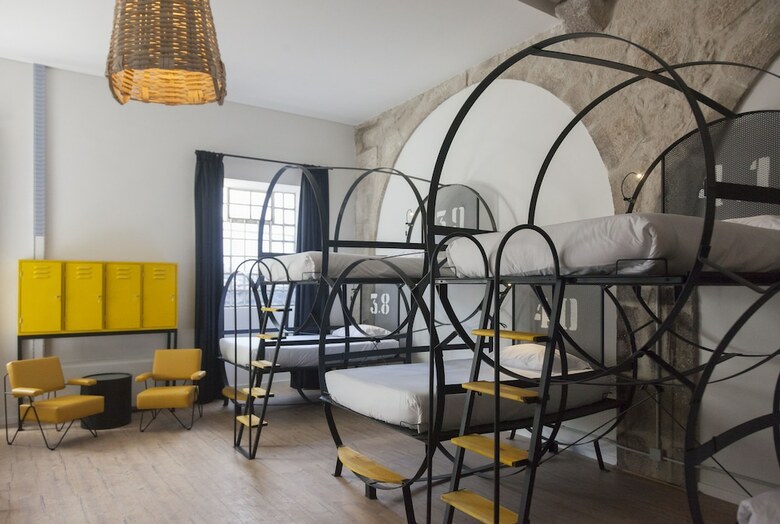 The House Of Sandeman - Hostel & Suites