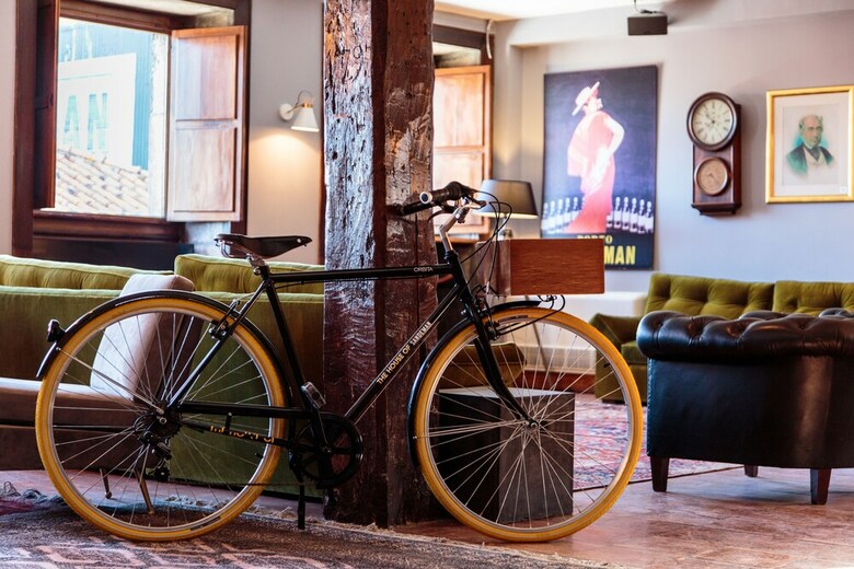 The House Of Sandeman - Hostel & Suites