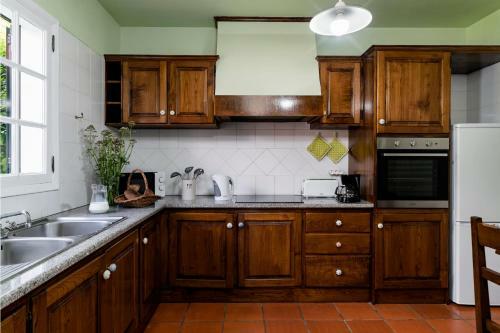 Casas Do Lan�o By Travel To Madeira