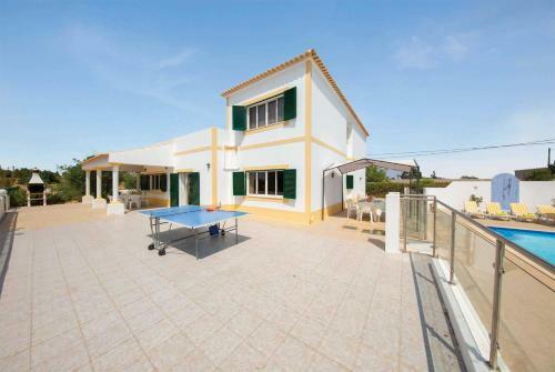 Porches Villa Sleeps 8 Air Con Wifi