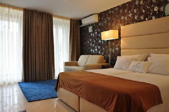 Aparthotel Vitoria Village
