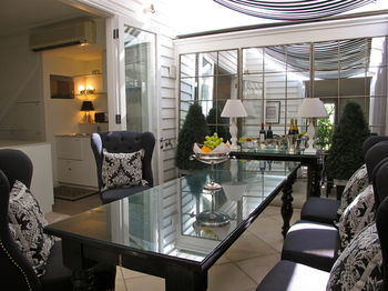 Hotel Andre's Mews Luxury Serviced Apartments