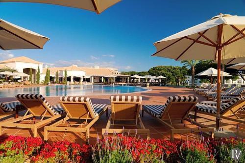Olhos De Agua Apartment Sleeps 4