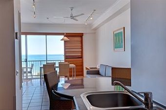 Hotel Rolling Surf Resort
