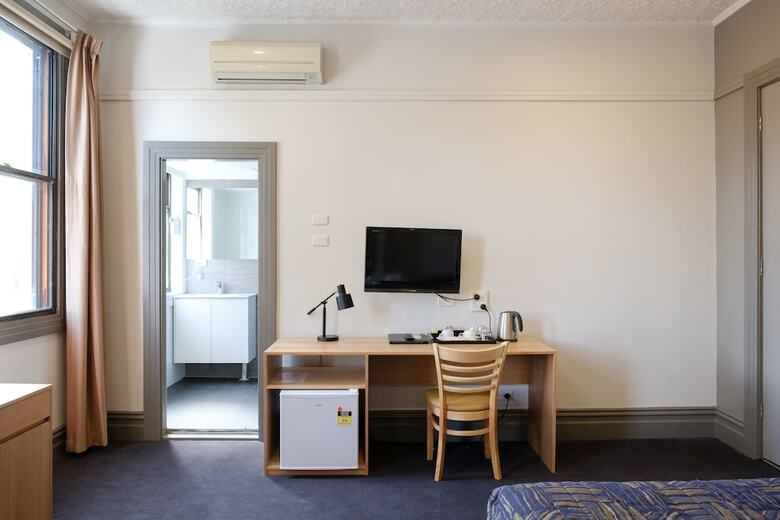 Royal Exhibition Hotel