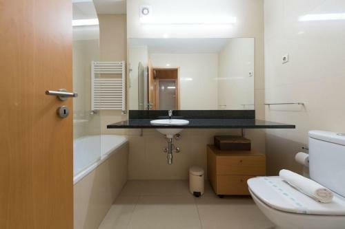 Lovelystay - Oporto Beach Apartment