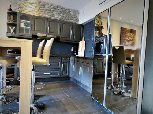 Apartment With Balcony In City Center