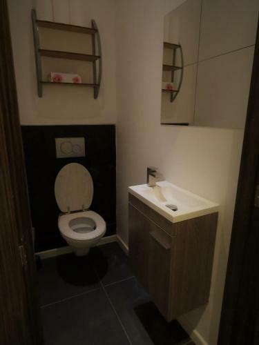 Apartment With Balcony In City Center