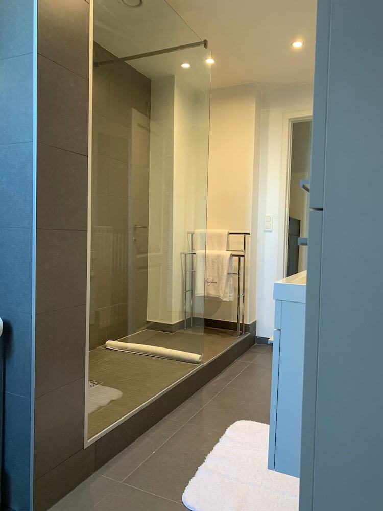 Hostal A Flemish Tale
