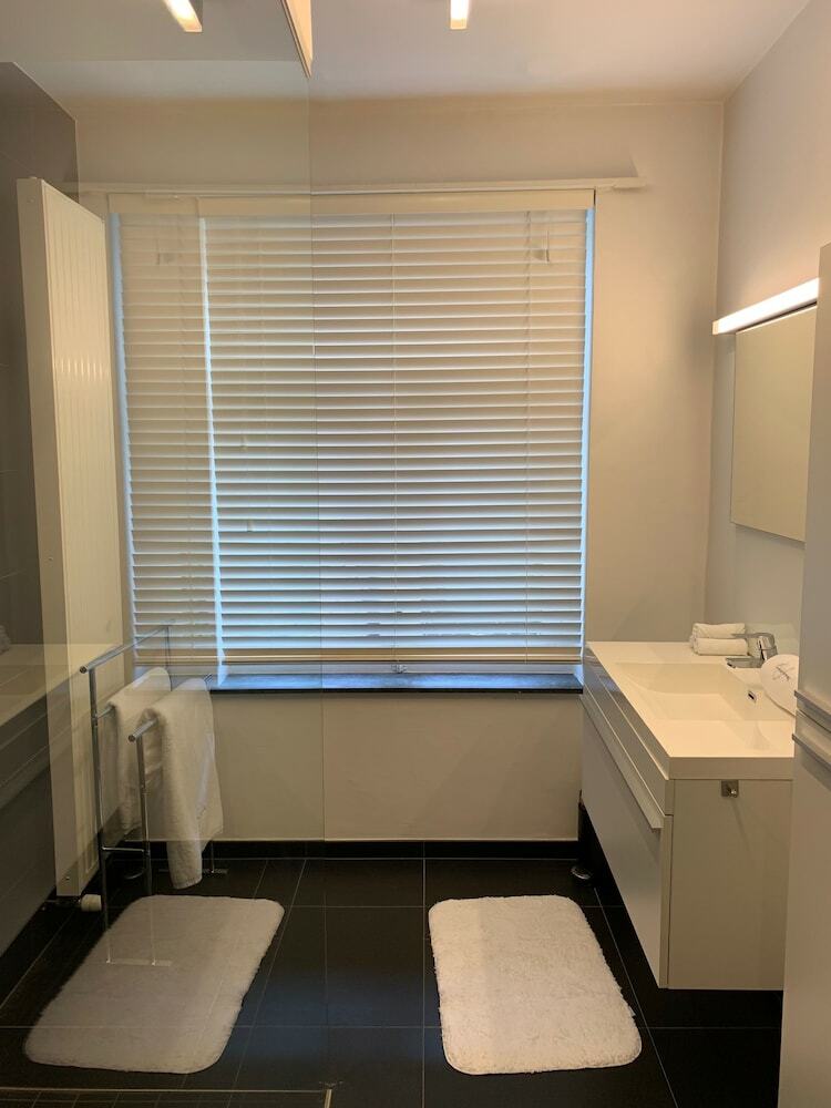 Hostal A Flemish Tale