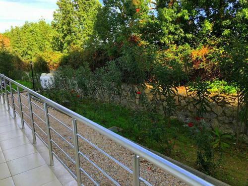 Hostal Rose Gardens Boutique & Pool & Restaurant