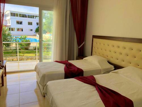 Hostal Rose Gardens Boutique & Pool & Restaurant