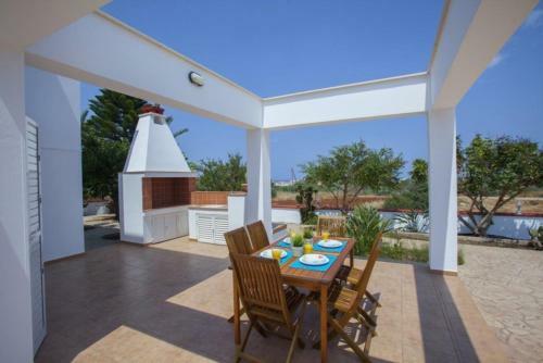 ?imagine Renting A Villa With Very Large Pool? Protaras Villa 98