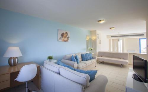 ?villa In A Fantastic Location On The Seafront? Protaras Villa 48