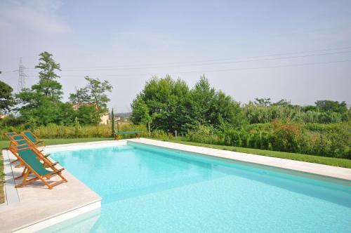Altopascio Villa Sleeps 17 Pool Air Con Wifi
