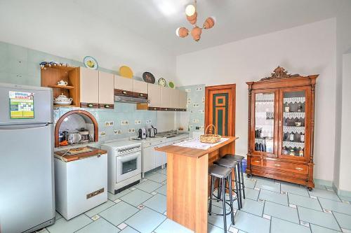 Amalfi Villa Sleeps 8 Air Con Wifi