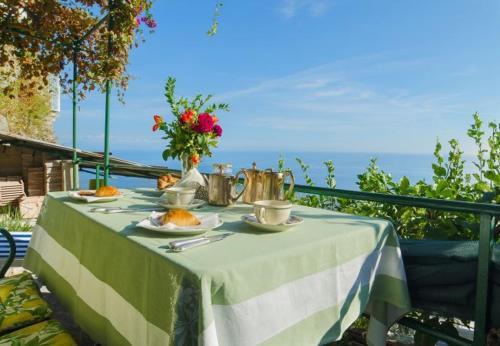 Amalfi Apartment Sleeps 2 T721484