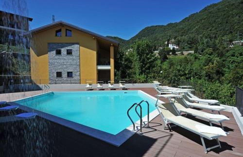 Argegno Apartment Sleeps 8 Pool T421308