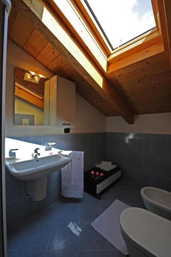 Argegno Apartment Sleeps 8 Pool T421308