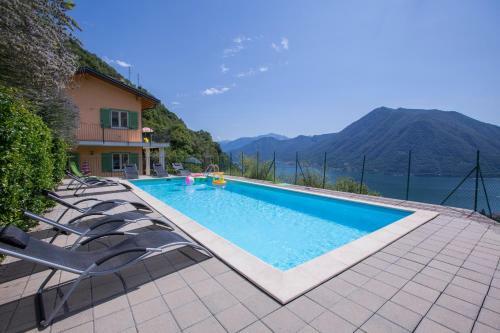 Argegno Apartment Sleeps 6 Pool Air Con