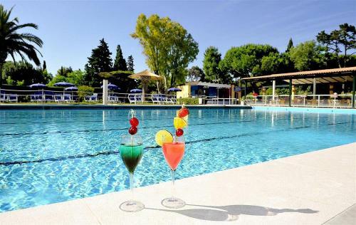 Baia Domizia Villa Sleeps 2 Pool Wifi