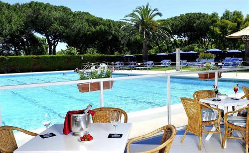 Baia Domizia Villa Sleeps 2 Pool Wifi