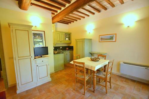 Casole D'elsa Villa Sleeps 2 Pool Air Con Wifi