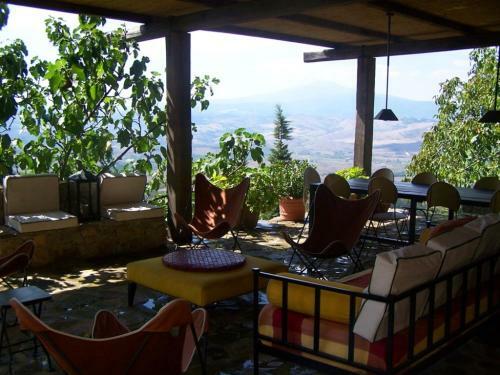 Castiglioncello Del Trinoro Villa Sleeps 10 Pool