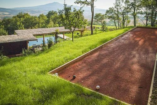 Castiglioncello Del Trinoro Villa Sleeps 12 Pool
