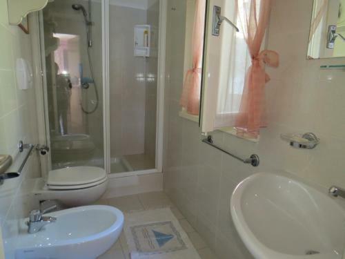 2 Lake View Apartments Near Lugano