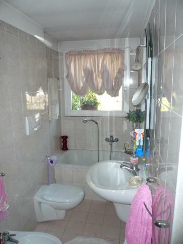 2 Lake View Apartments Near Lugano