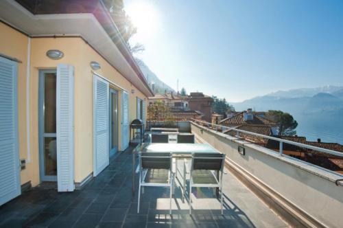 Fiumelatte Apartment Sleeps 10 Air Con