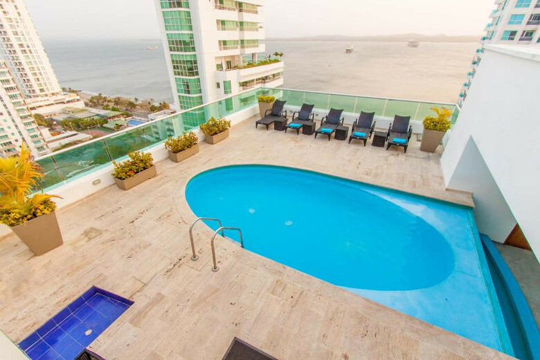 Hotel Travelers Orange Cartagena