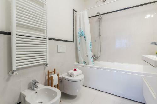 Viareggio Apartment Sleeps 6 Air Con