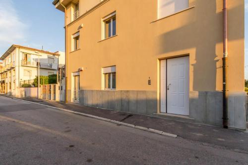 Viareggio Apartment Sleeps 6 Air Con