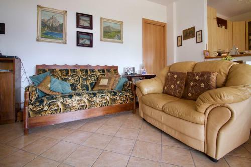 Travedona Monate Apartment Sleeps 4 Pool Air Con