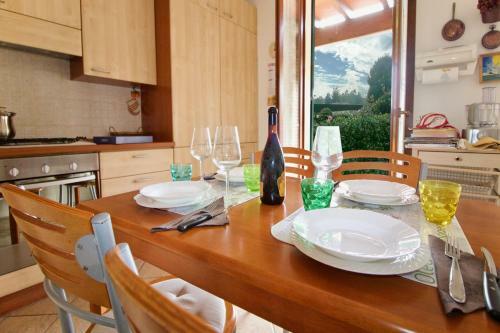 Travedona Monate Apartment Sleeps 4 Pool Air Con