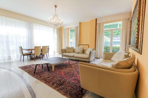 Stresa Villa Sleeps 16 Pool Air Con Wifi