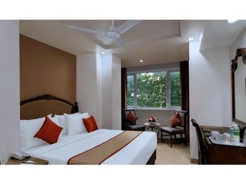 Hotel Suba Palace