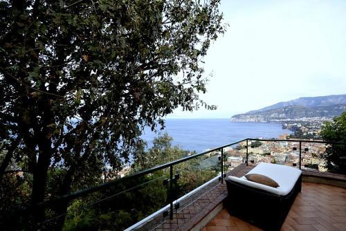 Sorrento Villa Sleeps 2 Pool Air Con Wifi