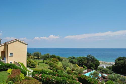 Luxury Design Villas With Pool And Sea View