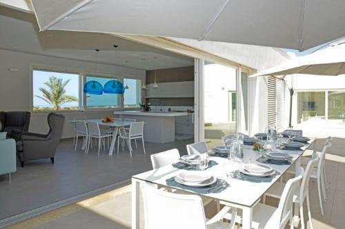 Scicli Villa Sleeps 10 Pool Air Con Wifi