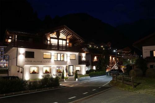 Hotel Arya Alpine Lodge