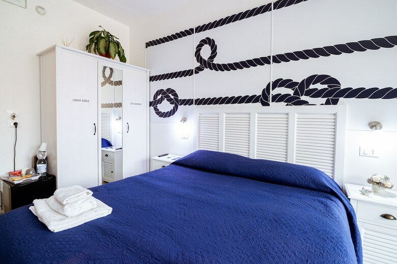 Hostal "6 In Centro" Guest House