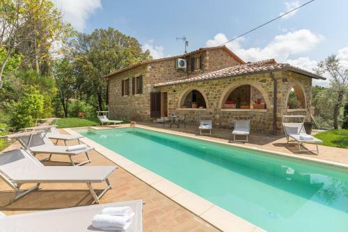 San Giovanni D'asso Villa Sleeps 8 Pool Air Con